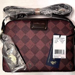 US POLO ASSN. 27A152-AA00A
DIAMOND SIGNATURE CROSSBODY BAG